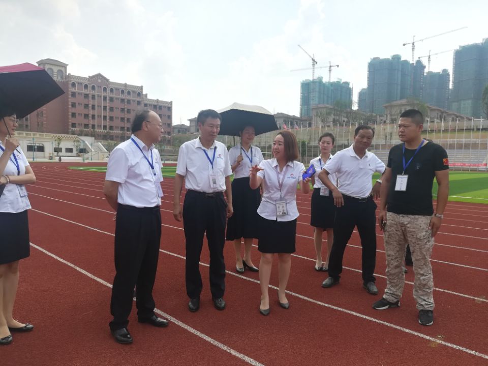 1535347645314863.jpg 檢查運(yùn)動場地1.jpg