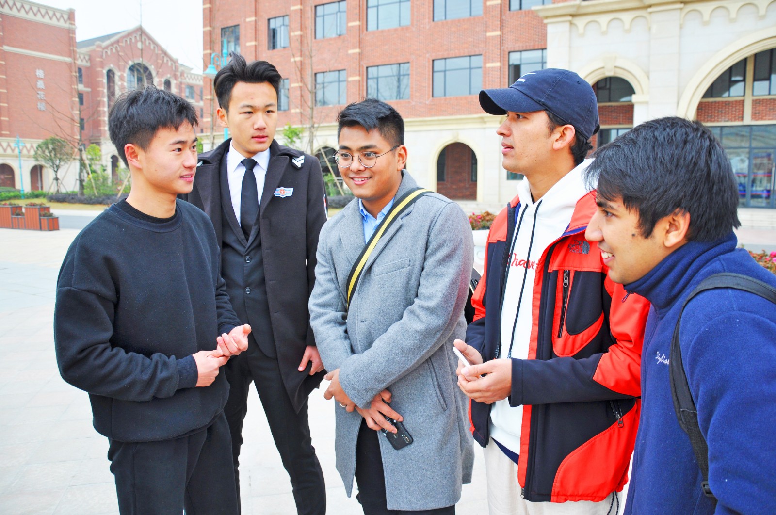 1545787856598270.jpg 與武術(shù)隊員交流.jpg