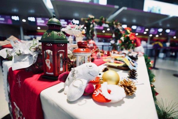 吉祥航空787成功首航重慶、三亞