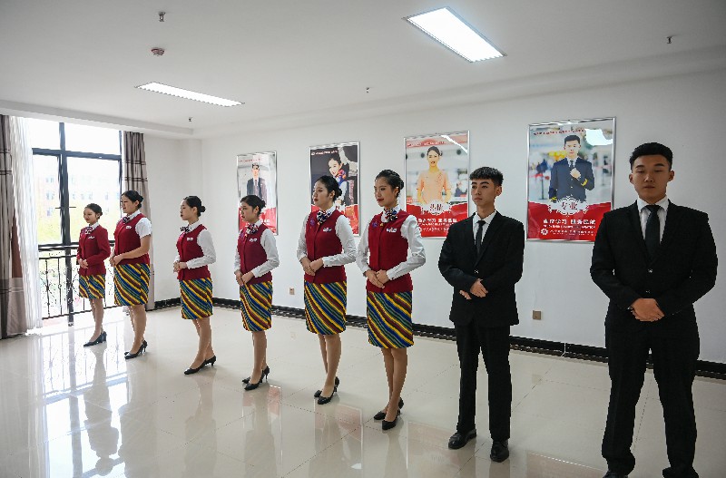 1602587573120101.jpg 鳳凰機(jī)場(chǎng)面試-2~1.jpg