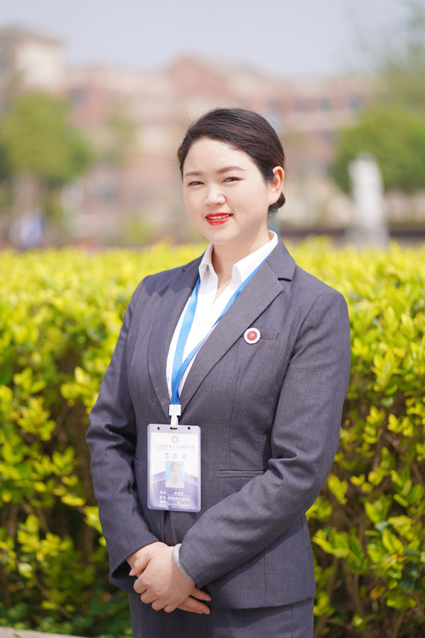 1649733884684205.jpg 何利容_副本.jpg